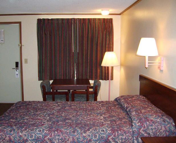 Budgetel Inn & Suites Columbus Exterior photo